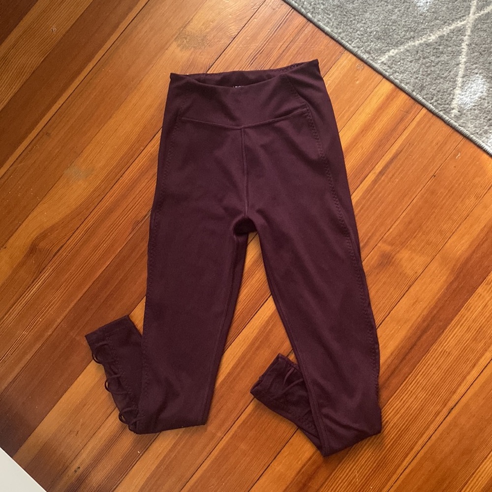 Victoria’s Secret Plum criss cross detailed leggings-size 2
